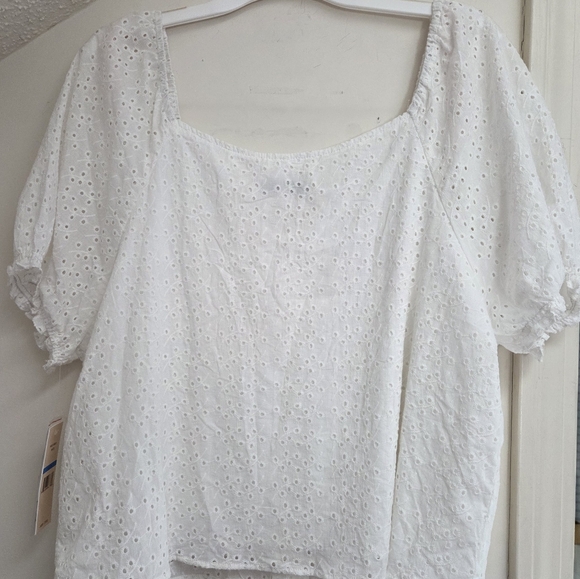 White Eyelet Button-Up Top - Picture 4 of 5